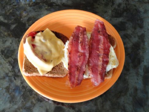 Quick and Easy Breakfast Sandwich – Hearty Smarty