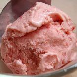 Fresh Strawberry Ice Cream (Homemade)