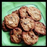 Peanut butter, chocolate and almond flourless cookies
