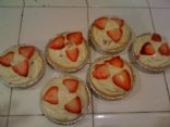 Jello Vanilla Pudding Mini Pies w/Fresh Strawberries