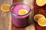 Smoothie banana, beet, mixed berries