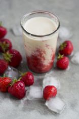 Strawberry Peanut Butter Milkshake - a Cannelle et Vanille recipe