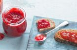 Easy No-Cook Strawberry Jam (Trillium1204)