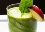 Spinach-Apple-Peach Smoothies 