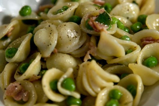 Mini Shell Pasta With A Creamy Smoked Bacon And Portobello Mushroom And Pea Sauce Recipe